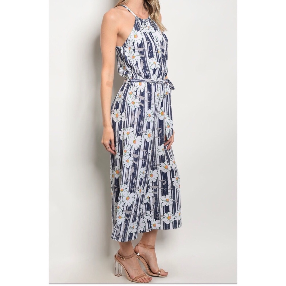 Love this Blue Floral Jumpsuit 😍 - Picture 3 of 4